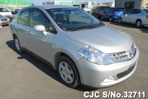 2010 Nissan / Tiida Latio Stock No. 32711