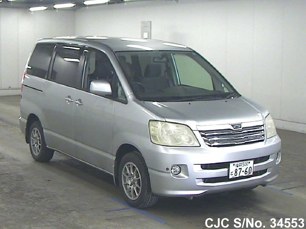 Toyota noah 2003 год