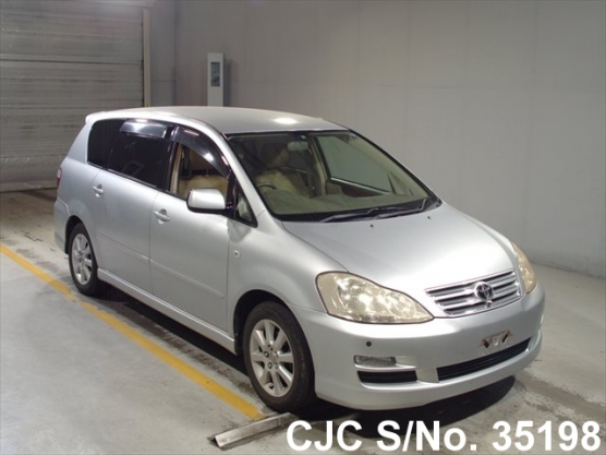 2004 Toyota / Ipsum Stock No. 35198