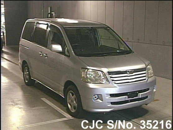 2002 Toyota / Noah Stock No. 35216