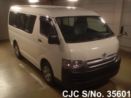 2004 Toyota / Hiace Stock No. 35601