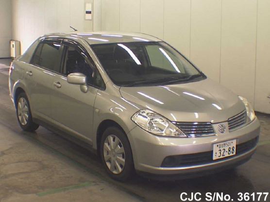 2005 Nissan / Tiida Latio Stock No. 36177