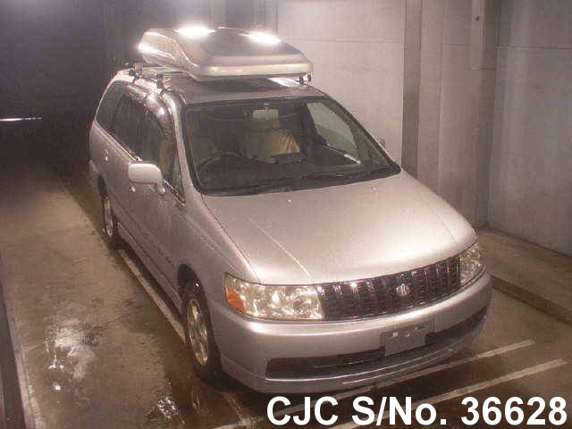 Nissan bassara 2001