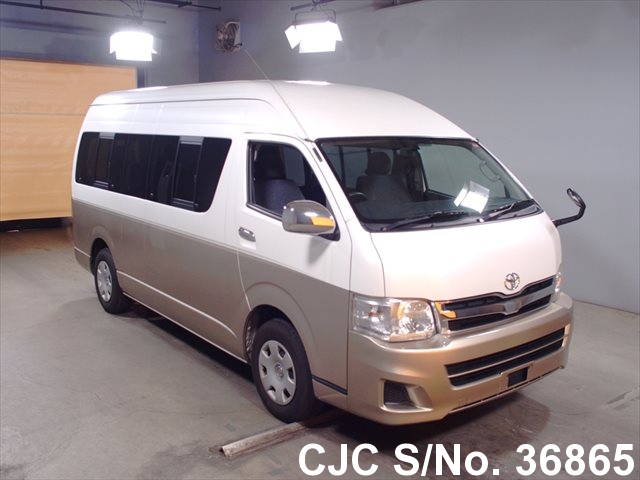 Toyota hiace 2011