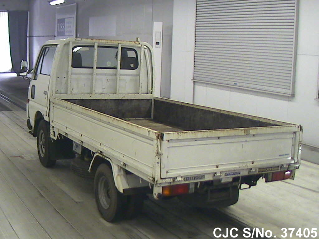 Ниссан атлас 1990