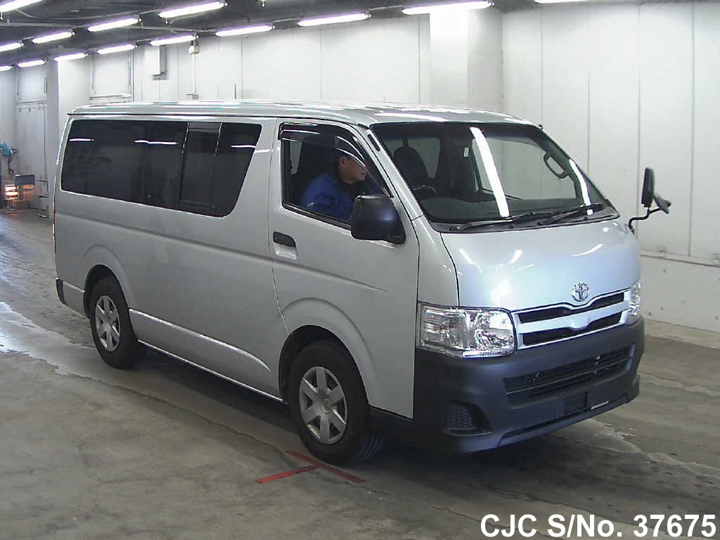 Toyota hiace 2011
