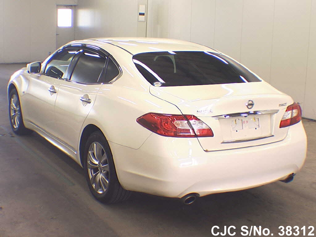 Nissan fuga 2012