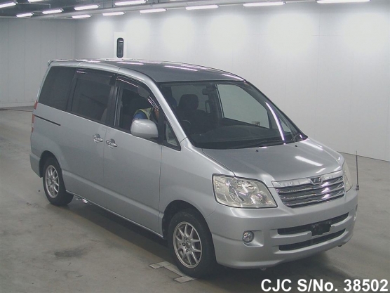 2002 Toyota / Noah Stock No. 38502