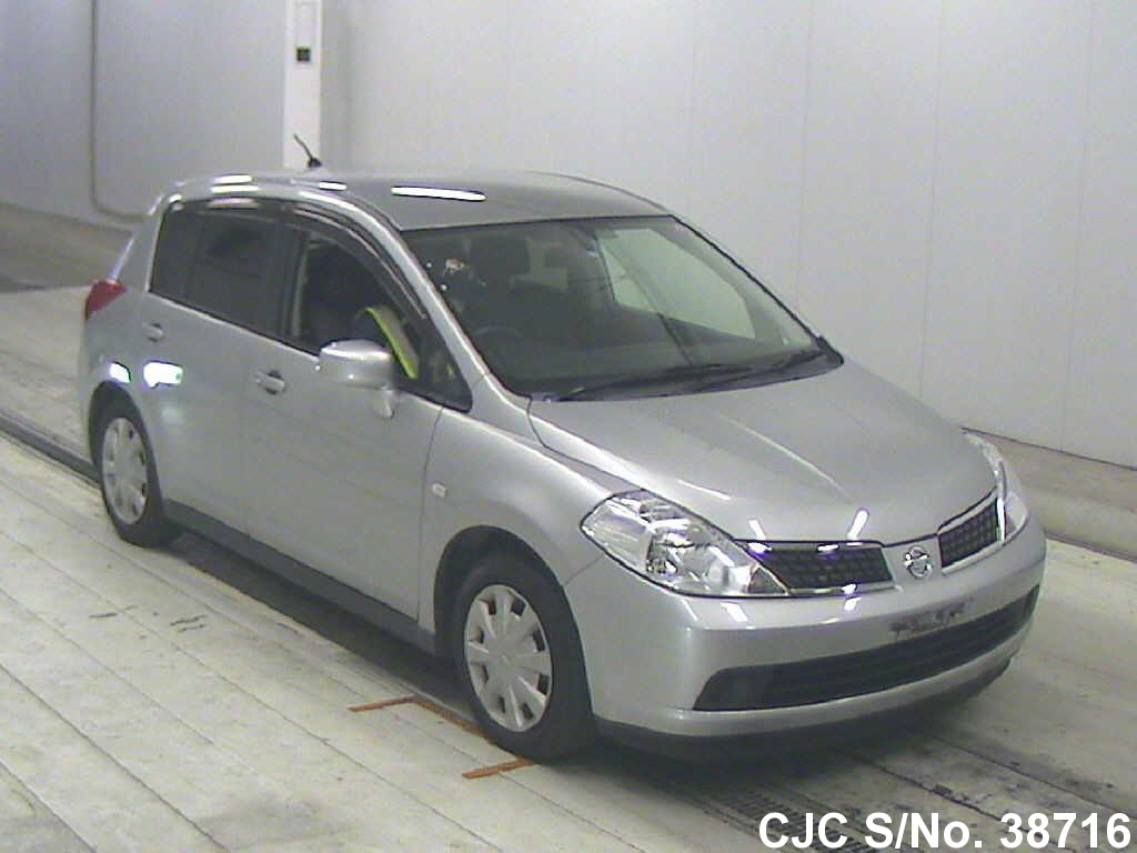 Nissan tiida 2004