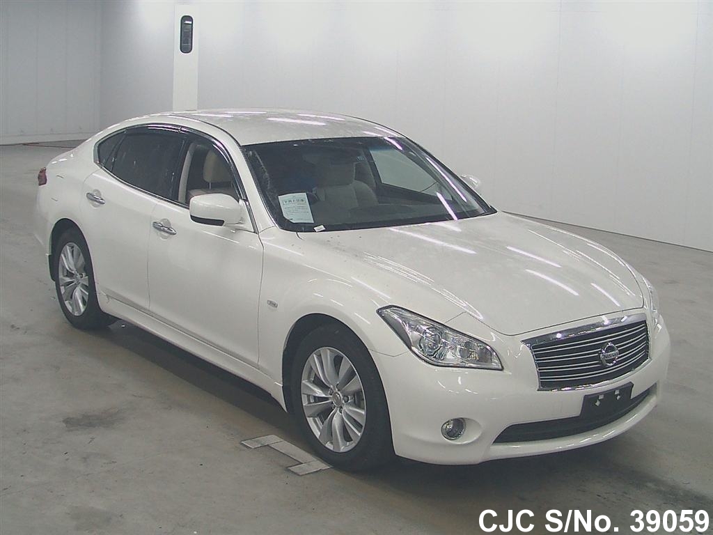 Nissan fuga 2010