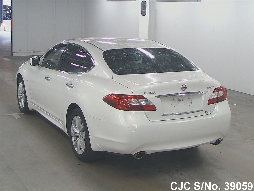Nissan fuga 2010