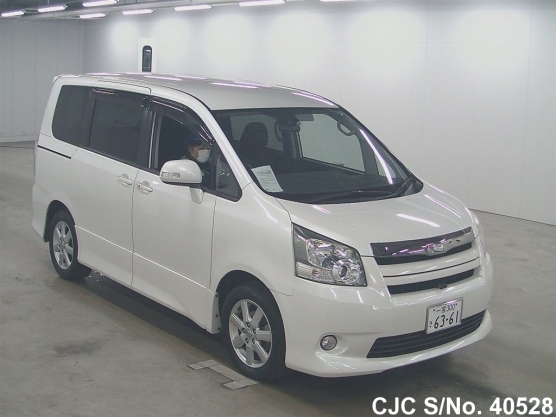 2007 Toyota / Noah Stock No. 40528