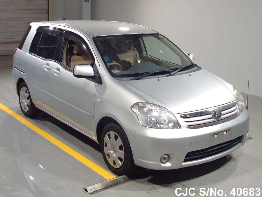 Toyota raum 2007