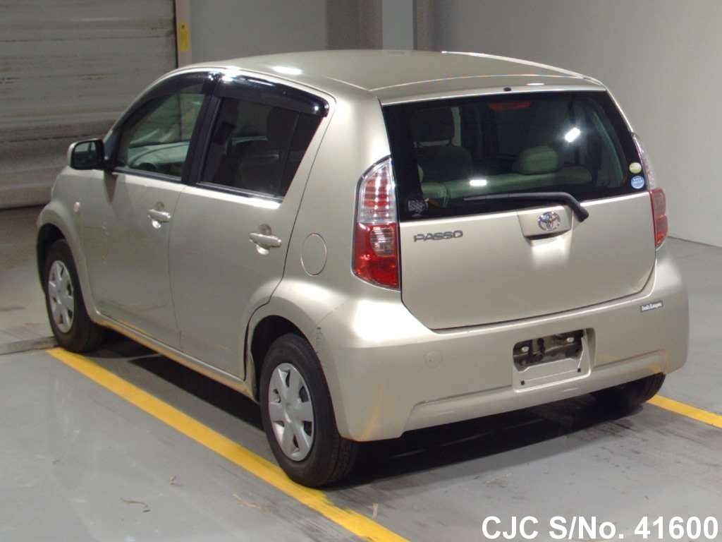 Toyota Passo Champagne Met Opal Code: T17 Aerosol Spray Paint Chip/Scratch Repair