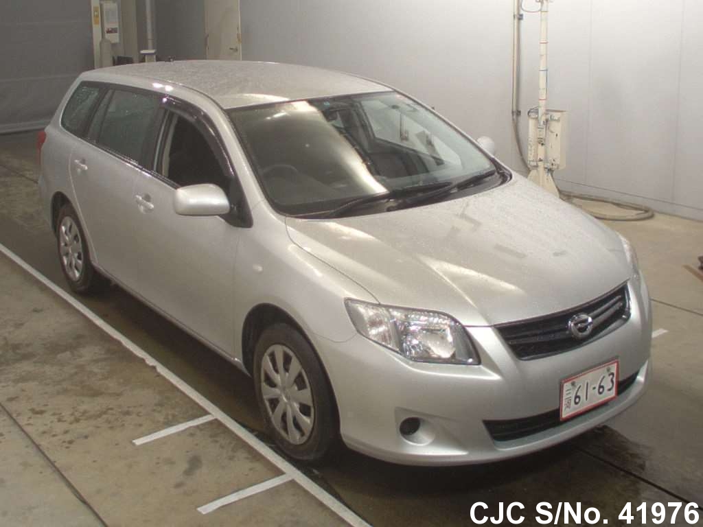 Toyota corolla fielder 2011