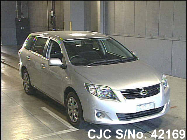 Toyota corolla fielder 2011