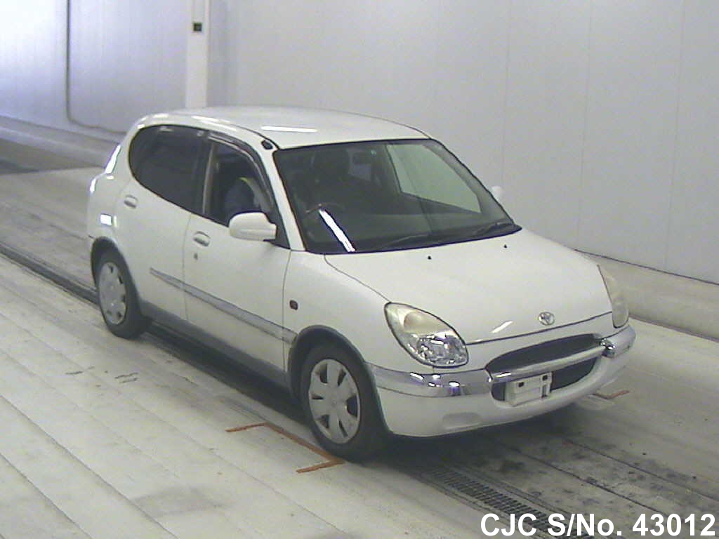 Toyota duet 1999