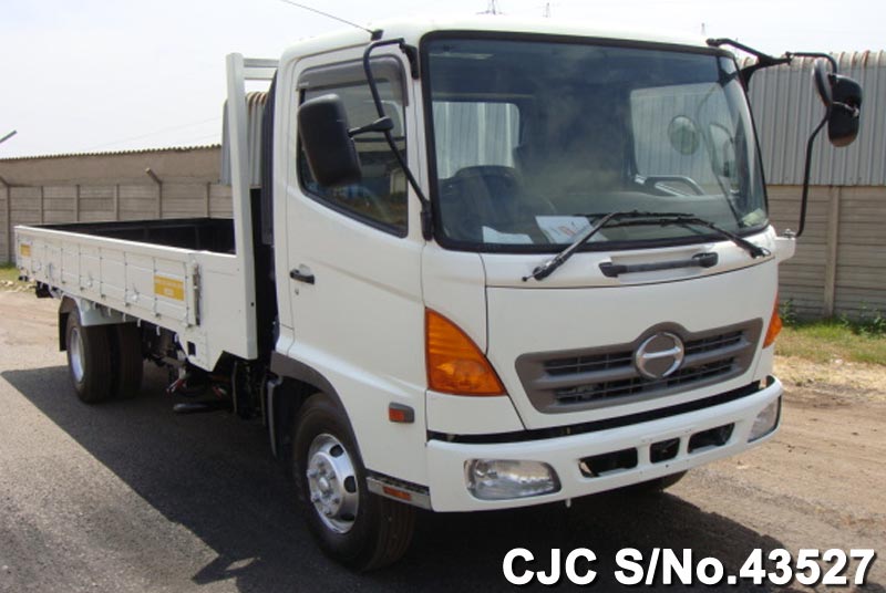 Автомобиль hino ranger