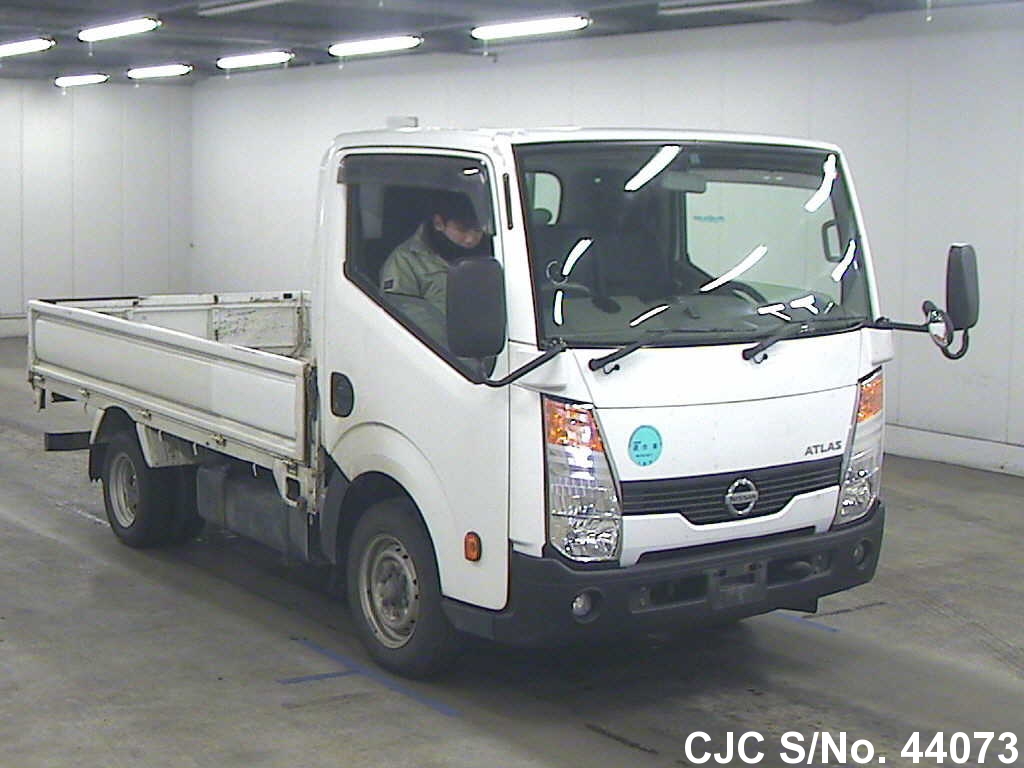 Чехлы nissan atlas
