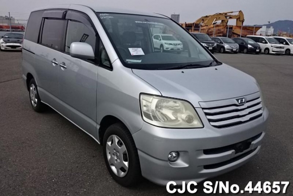 2002 Toyota / Noah Stock No. 44657