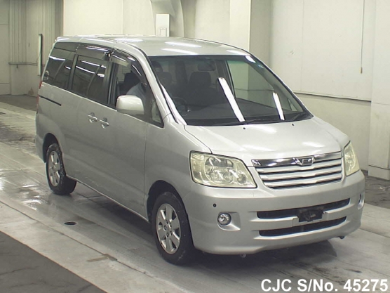 2003 Toyota / Noah Stock No. 45275