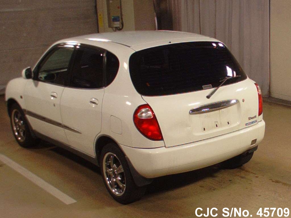 Toyota duet 1999