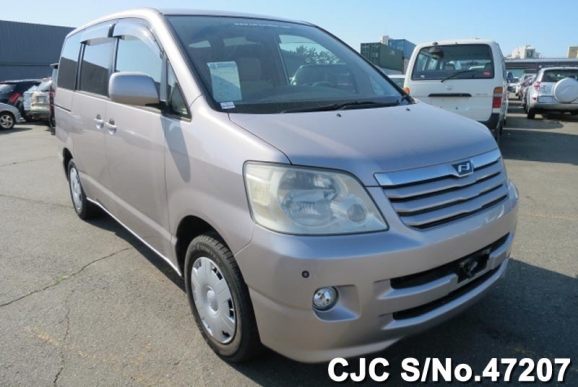 2002 Toyota / Noah Stock No. 47207