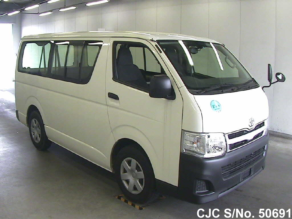 Toyota hiace 2013