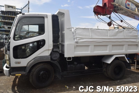 2003 Mitsubishi / Fuso Fighter Stock No. 50923