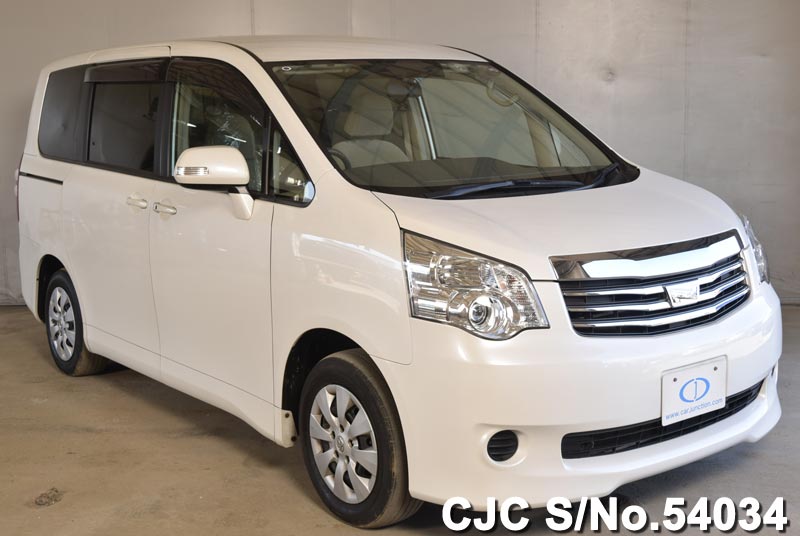 Toyota noah 2013