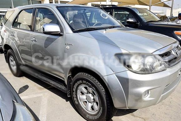 2008 Toyota / Fortuner Stock No. 58440