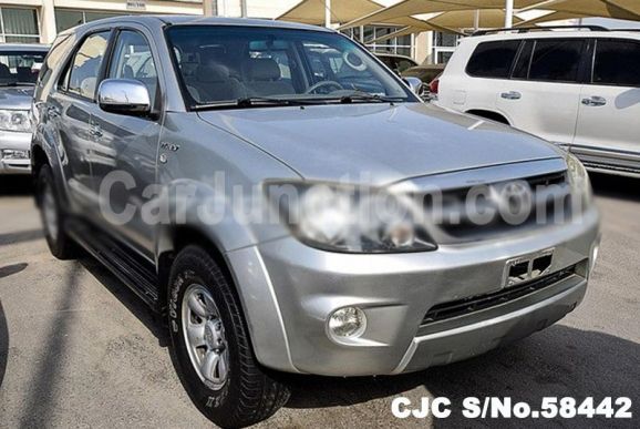 2008 Toyota / Fortuner Stock No. 58442