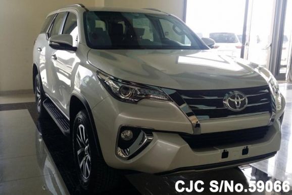 2017 Toyota / Fortuner Stock No. 59066