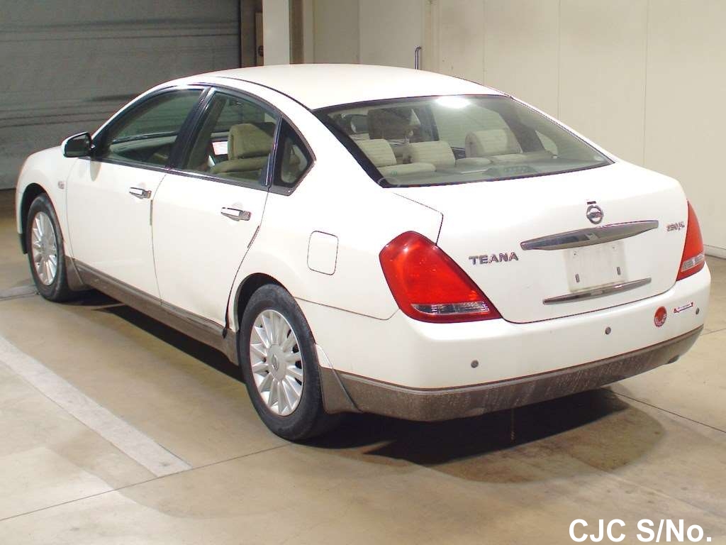 Nissan teana 2003