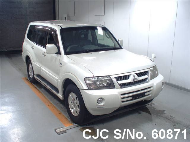 Mitsubishi pajero v75