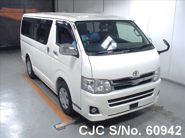 Тойота hiace 2011