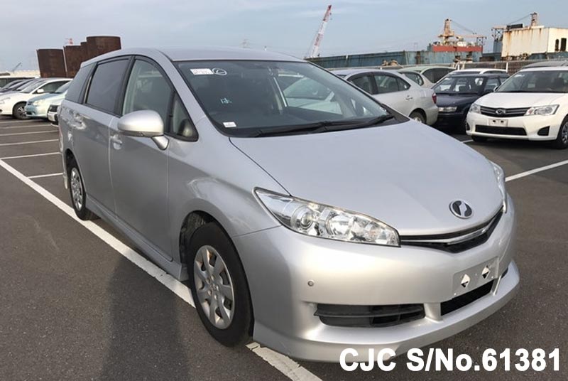 Toyota wish 2012 год