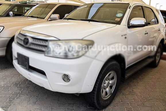2011 Toyota / Fortuner Stock No. 62137