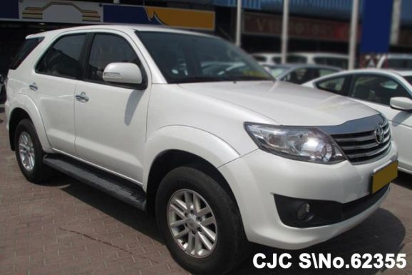 2014 Toyota / Fortuner Stock No. 62355