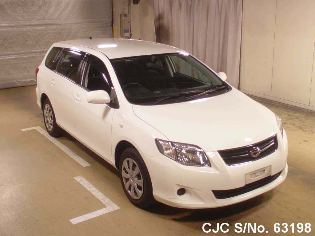 Toyota corolla fielder 2010