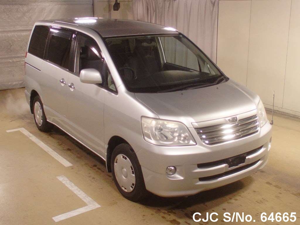 2003 Toyota Noah Silver for sale Stock No. 64665 Japanese Used Cars