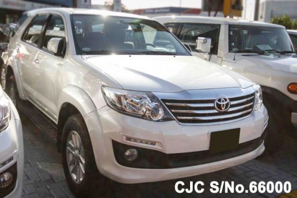 2015 Toyota / Fortuner Stock No. 66000