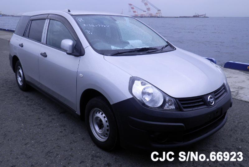 Nissan ad серый