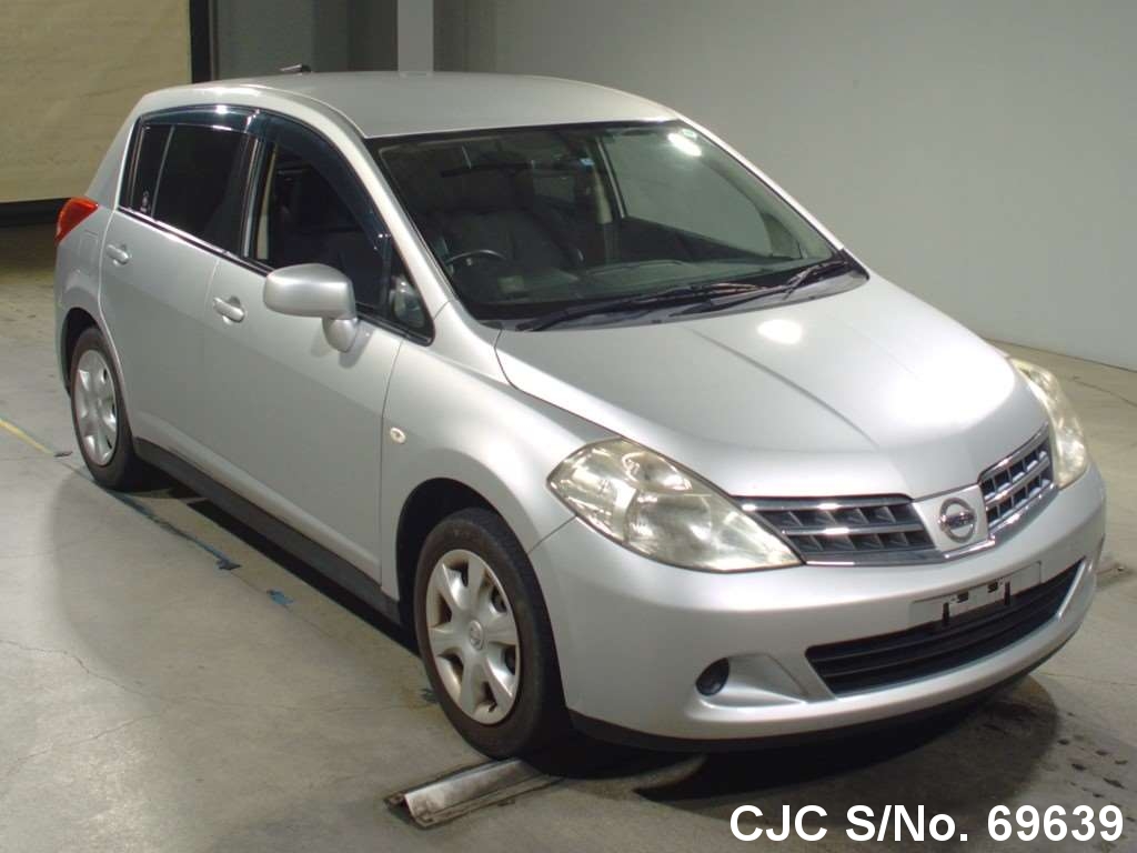 2009 Nissan Tiida Silver for sale Stock No. 69639 Japanese Used