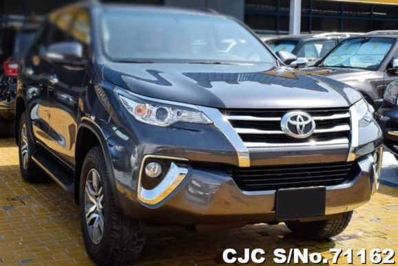 2017 Toyota / Fortuner Stock No. 71162