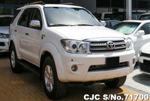 2011 Toyota / Fortuner Stock No. 71700