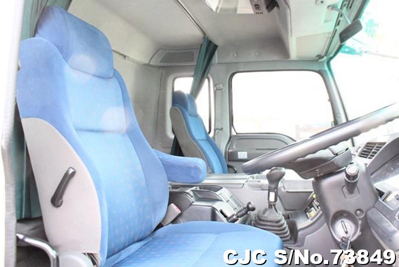 Isuzu giga салон