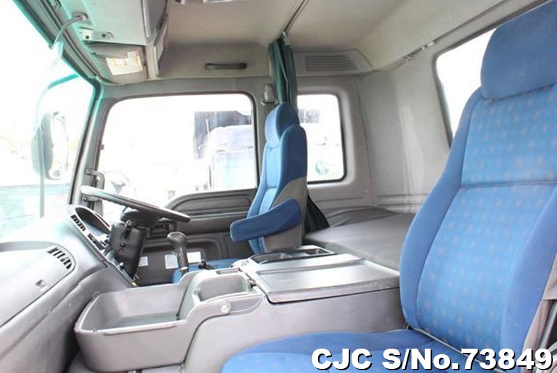 Isuzu giga салон