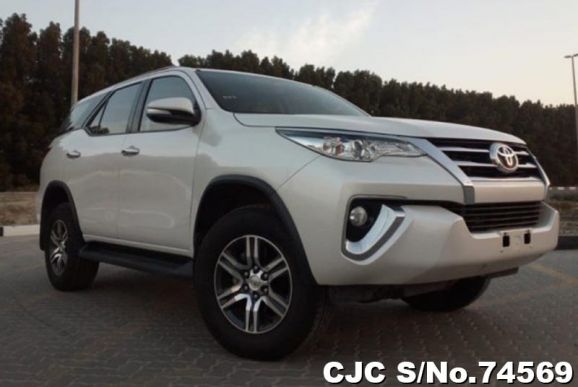 2016 Toyota / Fortuner Stock No. 74569