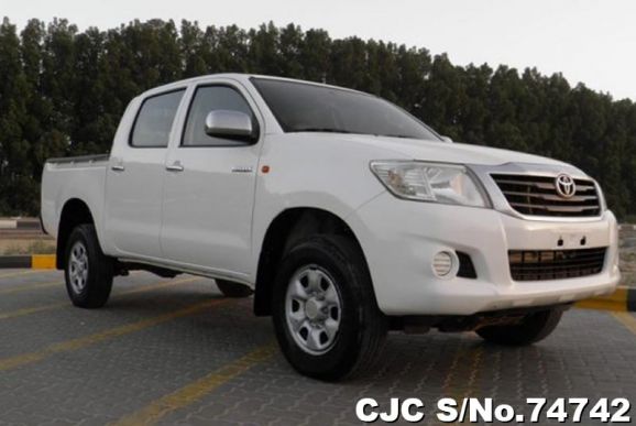 2014 Toyota / Hilux Stock No. 74742